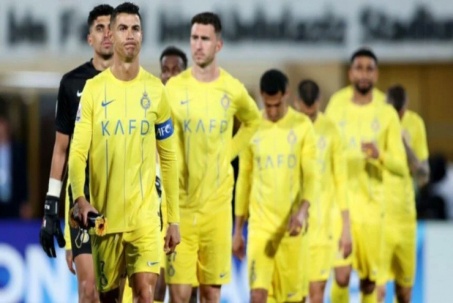 Al Nassr thua sốc Cúp C1 châu Á, Ronaldo nguy cơ vỡ mộng ăn 3 ở tuổi 39