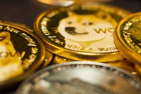 "Ăn theo" Bitcoin, nhiều đồng tiền ảo khác cũng tăng giá cả trăm lần
