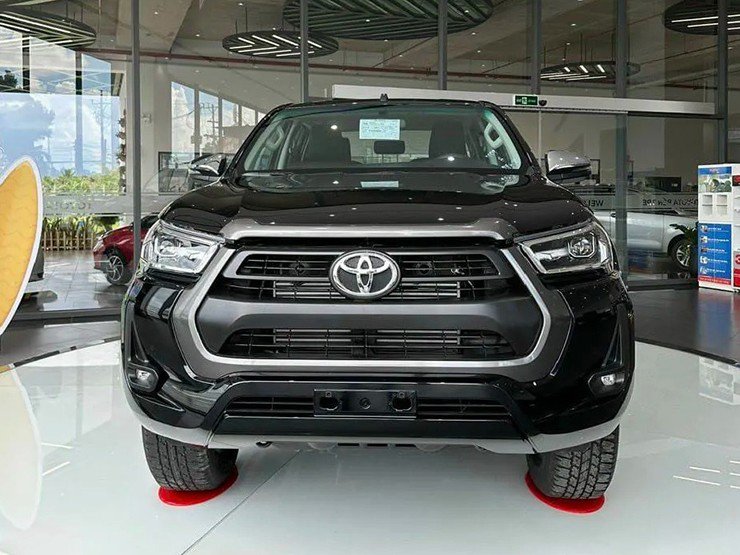Toyota báo giá dự kiến 3 phiên bản Hilux tại Việt Nam, cao nhất 999 triệu đồng - 4