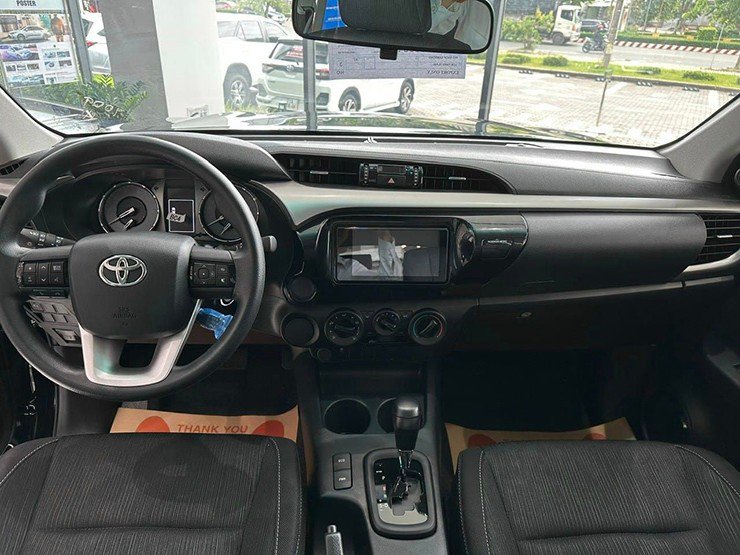 Toyota báo giá dự kiến 3 phiên bản Hilux tại Việt Nam, cao nhất 999 triệu đồng - 6