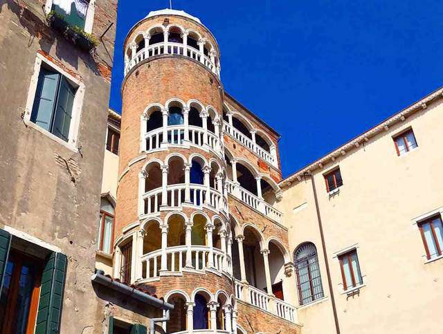 Có dịp đến Ý, nhất định phải ghé thăm 9 cung điện nguy nga tráng lệ này