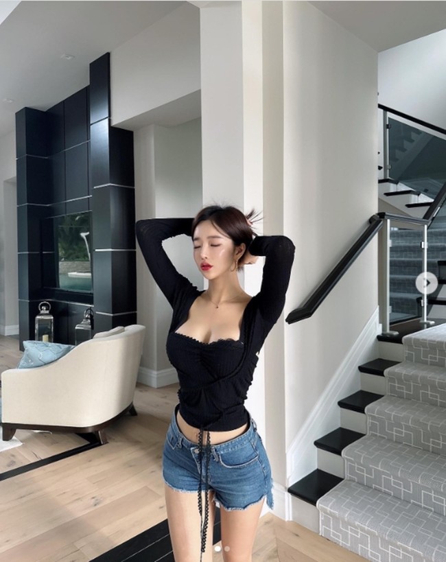 Tỷ lệ cơ thể đẹp phát ghen tị của người mẫu học trường nhà giàu - 3