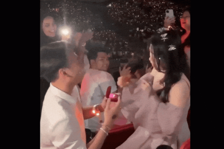 Cặp đôi người Việt Nam cầu hôn ngay tại đêm diễn của "bà mối" Taylor Swift