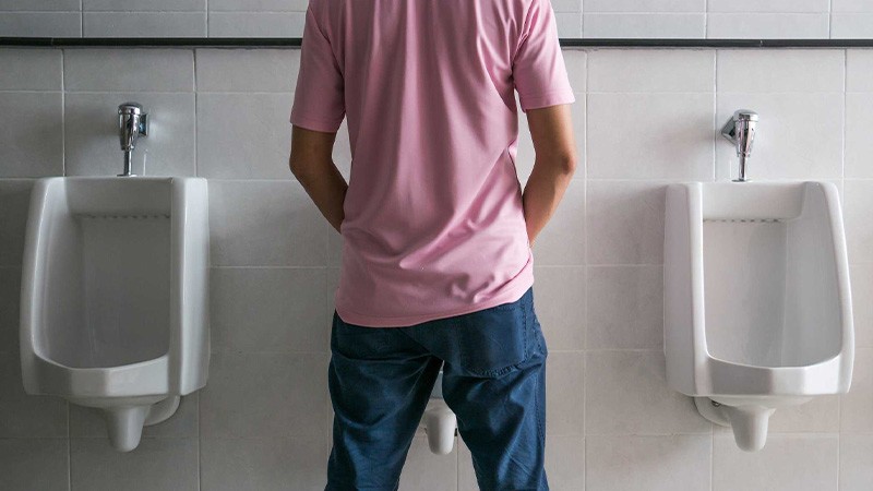 3 dấu hiệu khi đi vệ sinh vào buổi sáng cho thấy thận của quý ông vẫn khỏe mạnh - 1