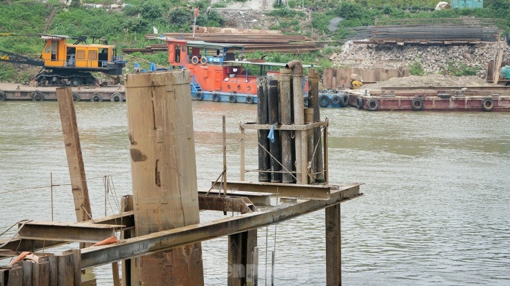 Cầu đường bộ và đường dẫn có điểm đầu tại nút giao cầu Đuống cũ trên đường Ngô Gia Tự, thuộc quận Long Biên; điểm cuối tại nút giao giữa đường Hà Huy Tập với đường Phan Đăng Lưu, huyện Gia Lâm.