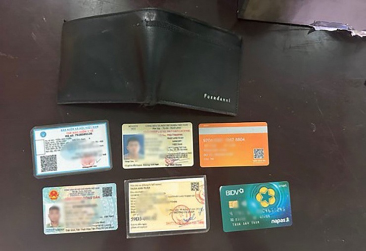 Công an thu hồi một số tang vật liên quan để điều tra. Ảnh: HT