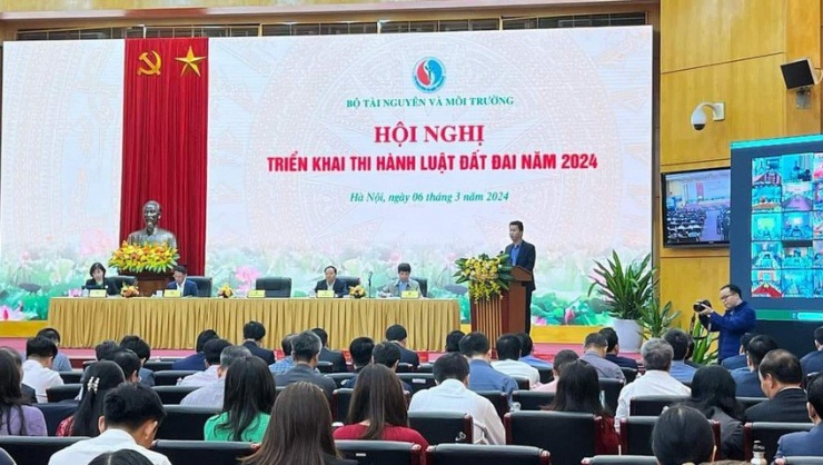 Bộ trưởng Bộ TN&MT Đặng Quốc Khánh chủ trì hội nghị triển khai thi hành Luật Đất đai 2024 vào chiều 6-3. Ảnh: TP