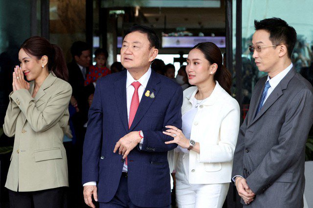 Cựu Thủ tướng Thái Lan Thaksin Shinawatra về nước hôm 22-8-2023, sau gần 16 năm lưu vong. Ảnh: REUTERS