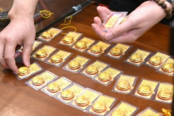 Kinh doanh - Giá vàng hôm nay 6/3: "Cơn điên" chưa dứt, giá vàng tăng vù vù