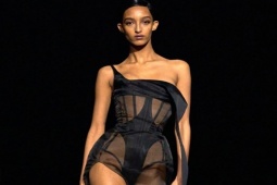 Thời trang - Mugler 2024 mang đến trang phục dạ hội mạnh mẽ