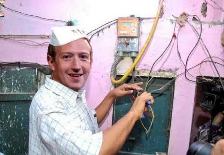 Một bức ảnh chế hài hước Mark Zuckerberg đang cắt điện nguồn của máy chủ, khiến Facebook "gặp hạn".