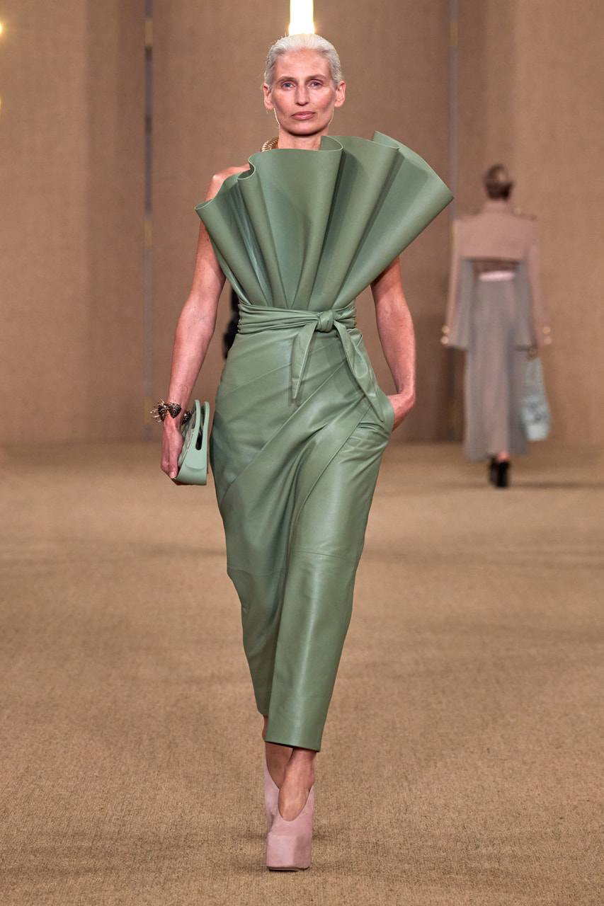 Trái cây thành ý tưởng sáng tạo cho bộ sưu tập phù phiếm của Balmain - 9