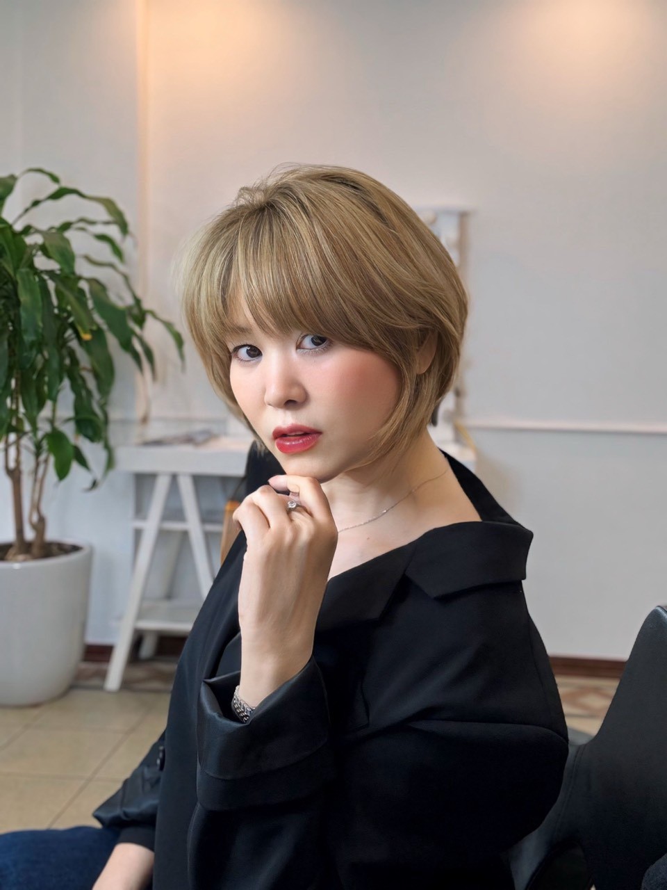 Long Bob (Bob lỡ) đem đến cho bạn&nbsp;vẻ trẻ trung nàng thơ như những cô gái xứ Kim Chi sành điệu