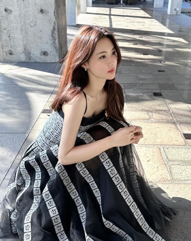 Nữ blogger có eo “siêu thực” bất chấp ăn như “hùm” - 4