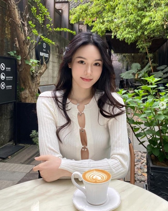 Nữ blogger có eo “siêu thực” bất chấp ăn như “hùm” - 3