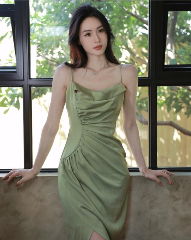 Nữ blogger có eo “siêu thực” bất chấp ăn như “hùm” - 2