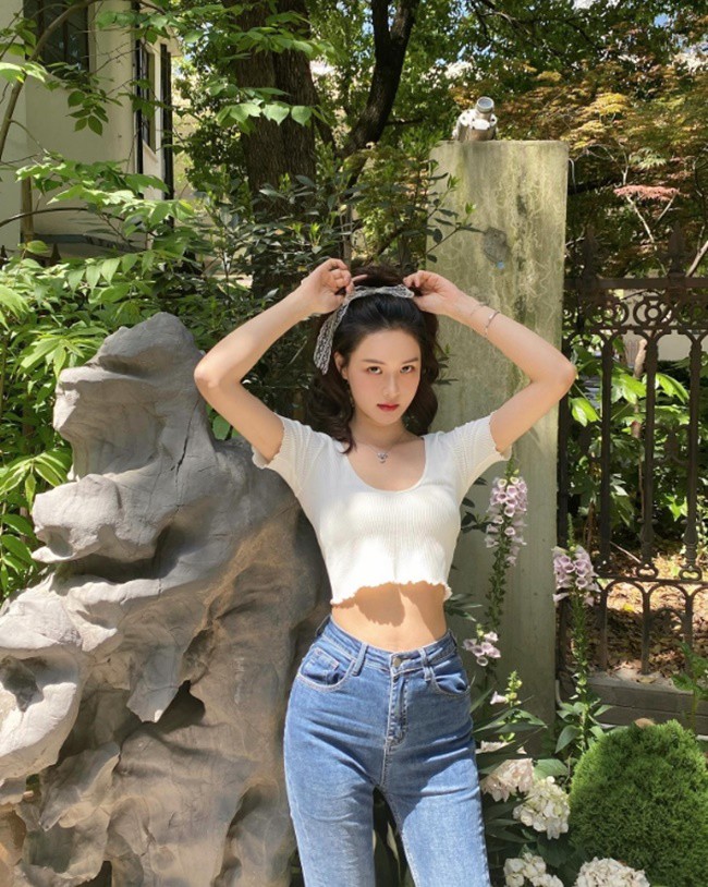 Nữ blogger có eo “siêu thực” bất chấp ăn như “hùm” - 9