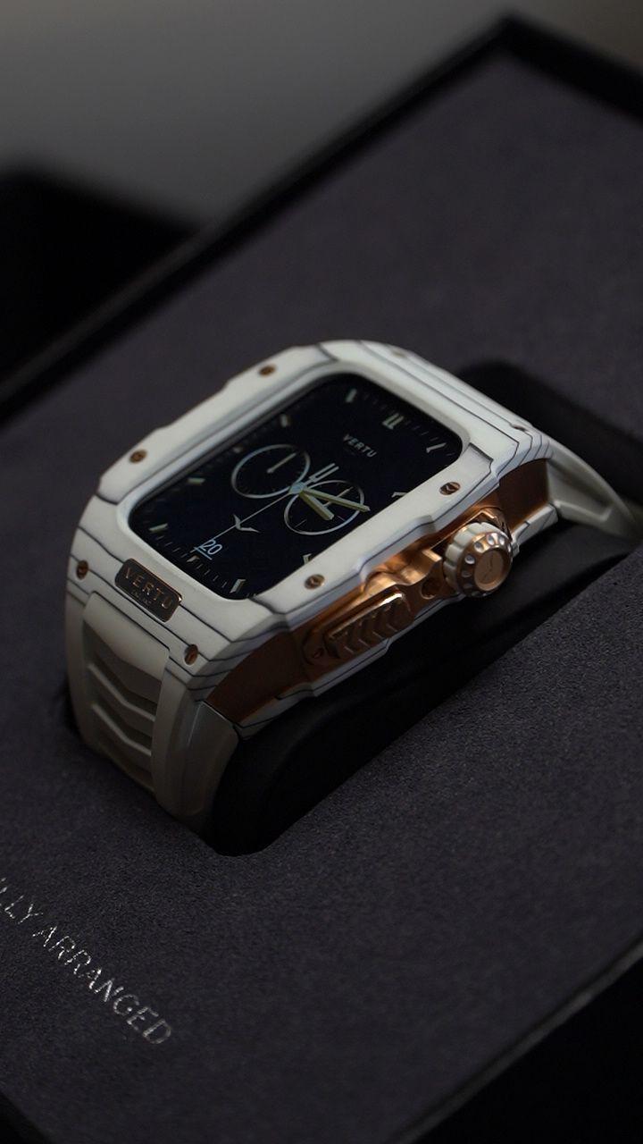 Dòng smartwatch của Vertu là sự kết hợp giữa kiệt tác thủ công đồng hồ cơ với công nghệ hiện đại