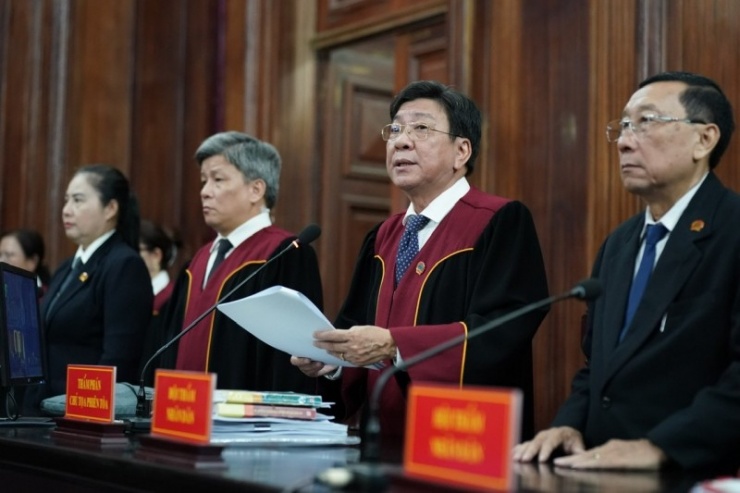 Thẩm phán, Chủ tọa phiên tòa Phạm Lương Toản cho biết, nếu cần thiết HĐXX có thể sẽ làm việc cả thứ 7 và Chủ nhật&nbsp;