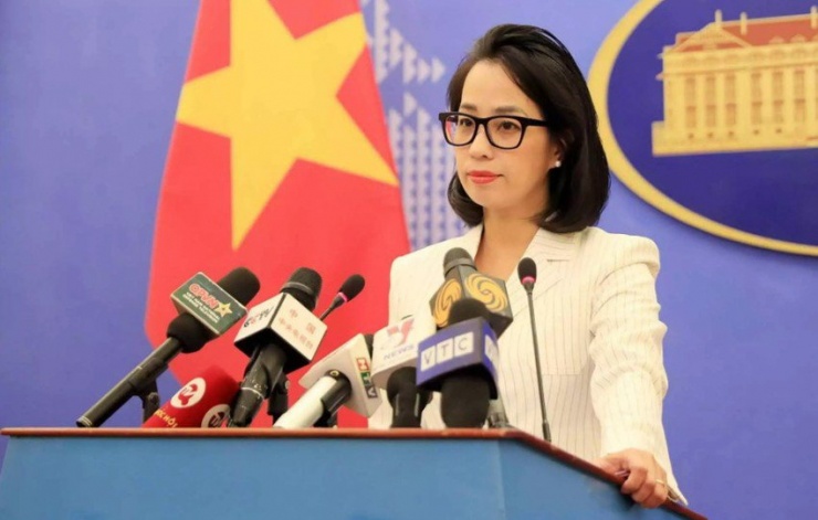 Người phát ngôn Bộ Ngoại giao Việt Nam Phạm Thu Hằng thông tin về vụ việc liên quan thuyền viên Việt Nam ở Biển Đỏ - Ảnh: Bộ Ngoại giao