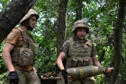 Bloomberg: Ông Biden có thể trích ngân sách của quân đội Mỹ để hỗ trợ Ukraine