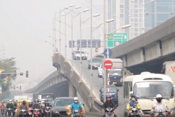 Tin tức trong ngày - Hà Nội mù sương, mắt thường cũng có thể nhìn thấy bụi trên bầu trời