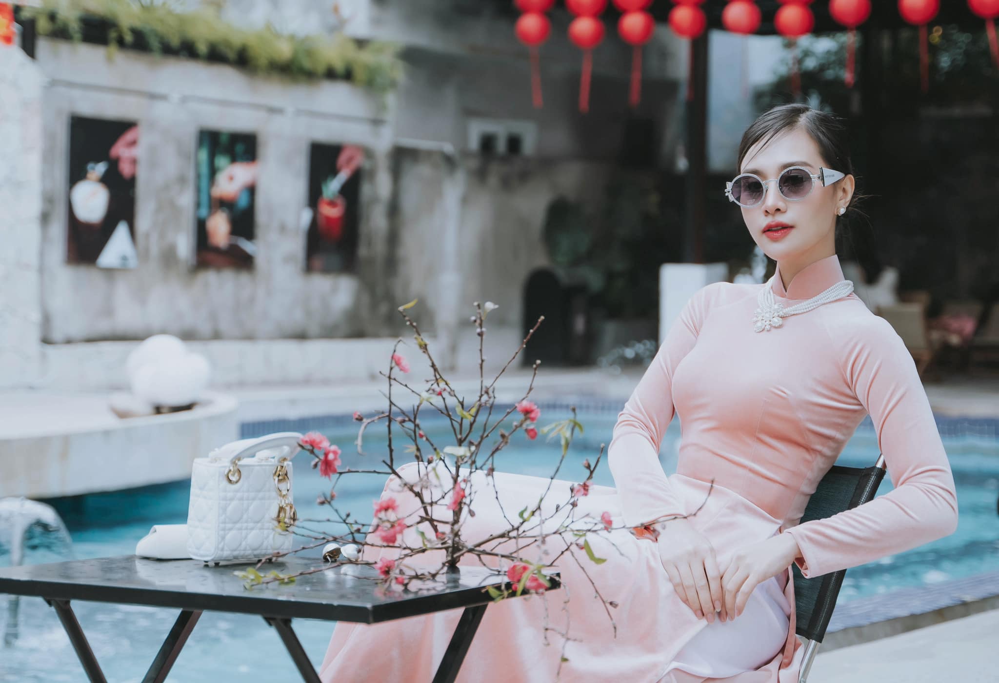 Nữ MC quê Nghệ An có gu mặc tôn đường cong, hot nhất là loạt ảnh diện monokini cut-out - 5