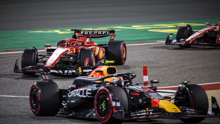 &nbsp;Sainz có khởi đầu mạnh mẽ trong mùa giải cuối với Ferrari