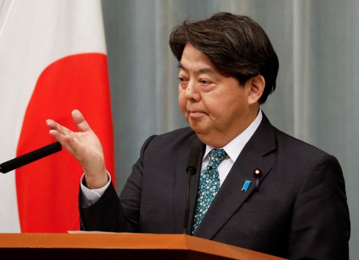 Chánh văn phòng Nội các Nhật Yoshimasa Hayashi. Ảnh: REUTERS