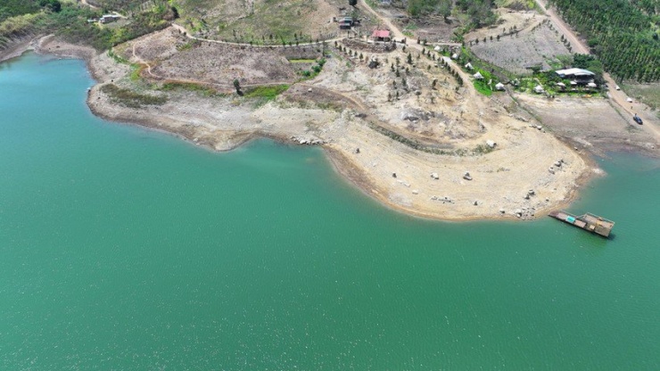 Một góc hồ Thuỷ điện Đồng Nai 2. Ảnh: VÕ TÙNG