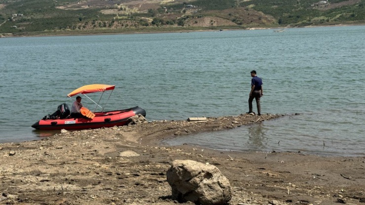 Lãnh đạo UBND xã Tân Nghĩa cho biết gần bốn tháng khu vực này chưa có mưa. Ảnh: VÕ TÙNG