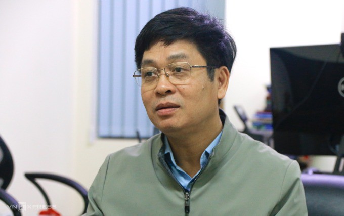 Vụ trưởng Giáo dục trung học Nguyễn Xuân Thành trong lần trả lời phỏng vấn VnExpress hôm 27/2. Ảnh: Thanh Hằng