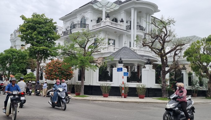 Nhà ông Đặng Văn Minh ở khu đô thị Ngọc Bảo Viên bị khám xét trưa 8/3. Ảnh: Trà Giang