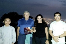 Tin tức trong ngày - Nghệ nhân Việt kể chuyện uống trà cùng tỉ phú Bill Gates trên đỉnh Bàn Cờ - Đà Nẵng