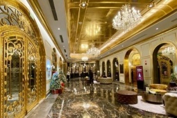 Khách sạn ở Việt Nam dát vàng từ trong ra ngoài, chịu được cả động đất