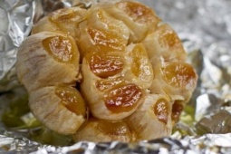 Sức khỏe đời sống - Ăn 6 tép tỏi nướng mỗi ngày cơ thể nhận được vô vàn lợi ích bất ngờ