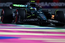 Thể thao - Đua xe F1, đua thử Saudi Arabian GP: Aston Martin &amp; Mercedes tạo áp lực lớn lên nhà vô địch
