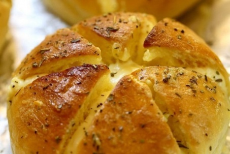 Cách làm bánh mì bơ tỏi kiểu Hàn Quốc cực dễ ngay tại nhà