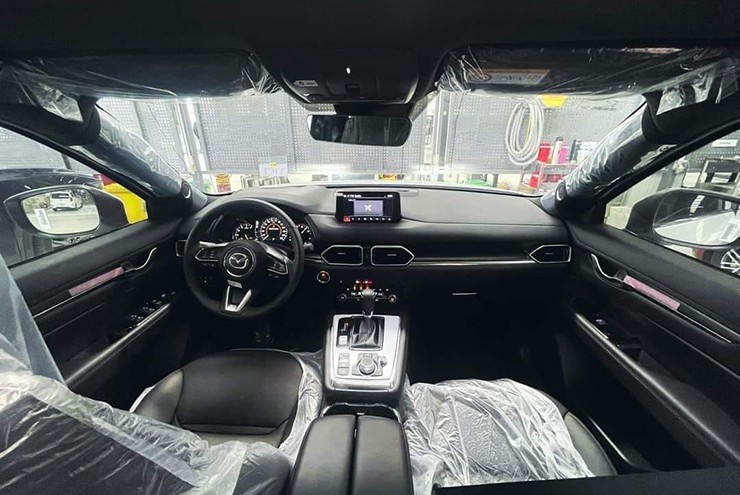 Ngắm Mazda CX-8 giá từ 949 triệu đồng: Xe dành cho gia đình đông người - 9