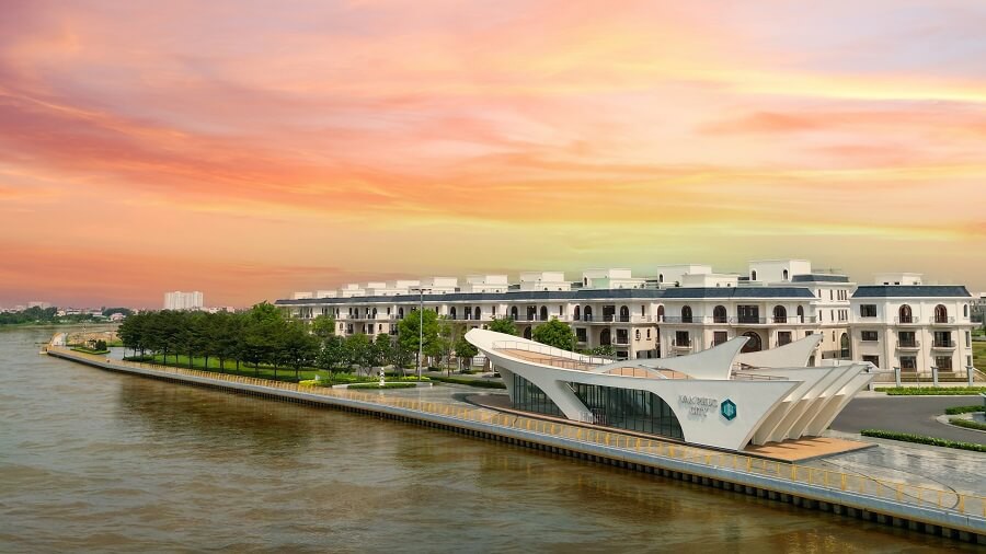 Biệt thự Vạn Phúc City được bao quanh bởi sông Sài Gòn, bến du thuyền 5 sao và hàng loạt tiện ích hấp dẫn. Ảnh: Vạn Phúc Group