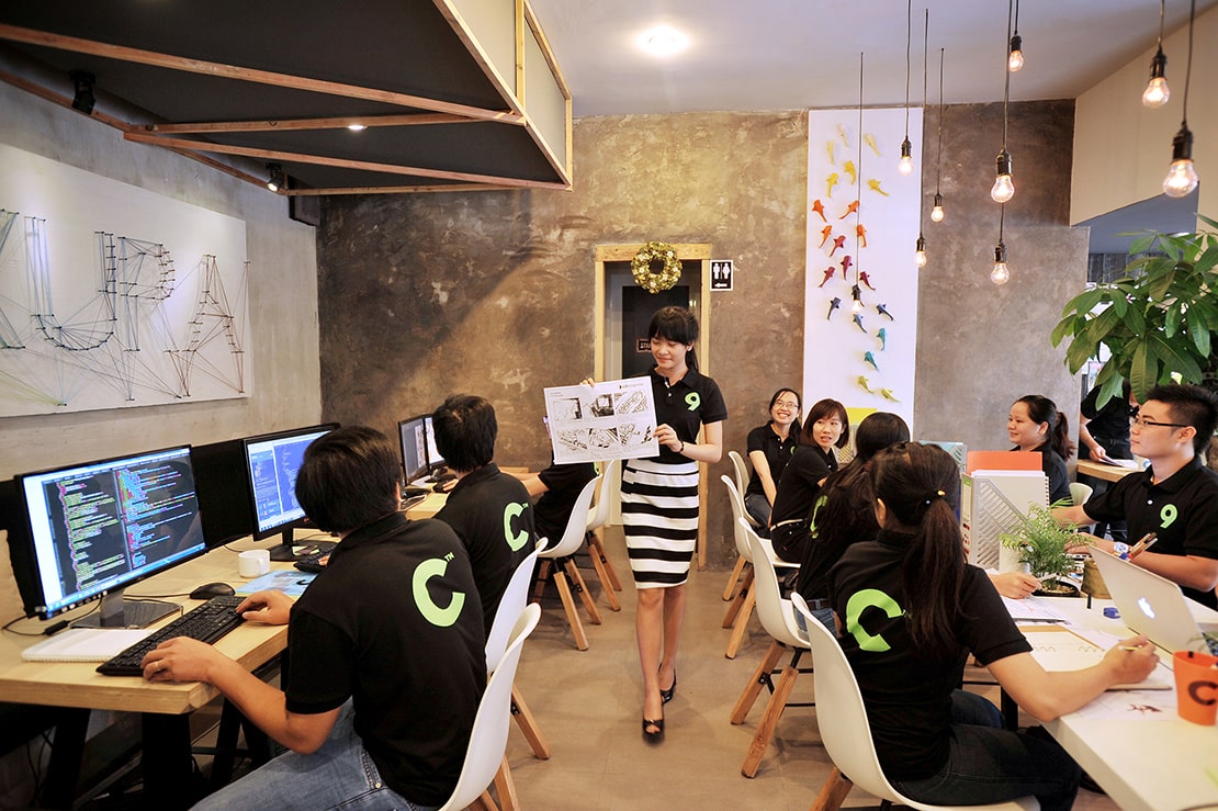 Đội ngũ công ty với nhiều chuyên gia giàu kinh nghiệm. Ảnh: Cánh Cam