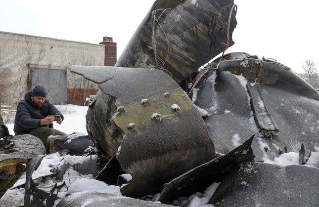 Bộ phận tên lửa mà Ukraine khẳng định là do Triều Tiên sản xuất được Nga sử dụng trong cuộc tấn công Kharkiv ngày 6/1. (Ảnh: Reuters)