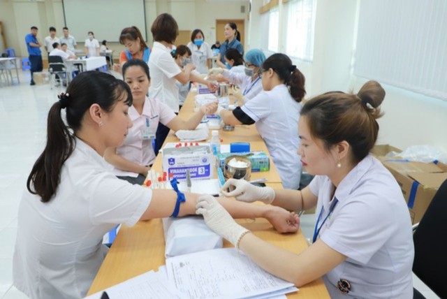 Người lao động được khám sức khoẻ ít nhất 1 lần/năm