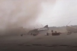 Phi thường - kỳ quặc - Lốc xoáy dữ dội xuất hiện tại hội chợ như trong phim khoa học viễn tưởng