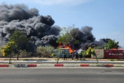 Tin tức trong ngày - Nhiều ống nhựa của một công ty tại Vũng Tàu bốc cháy dữ dội