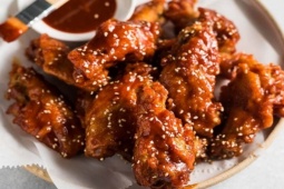 Ẩm thực - Cuối tuần làm cánh gà chiên sốt cay ngọt kiểu Hàn, càng ăn càng "cuốn"