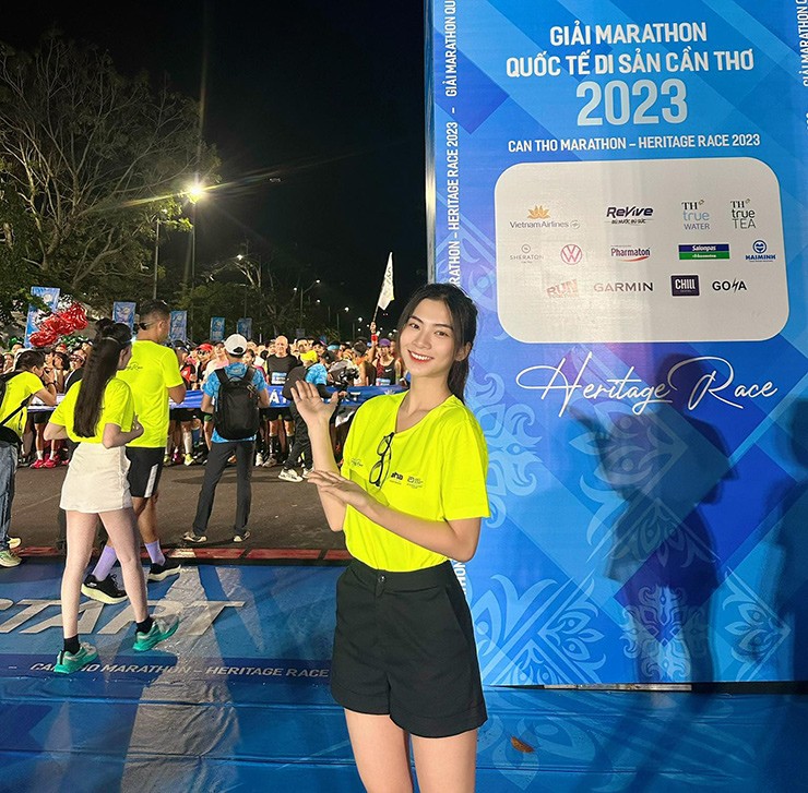 “Thể thao là hoạt động đòi hỏi tính kiên nhẫn, cần thời gian dài để có kết quả. Vì vậy dù không phải người quá chuyên về thể thao nhưng tôi vẫn luôn cố gắng dành thời gian để tập luyện. Một số người chỉ tập vài buổi mà đòi hỏi kết quả ngay, theo tôi là chuyện khó có được”, Kim Ngọc tâm sự.