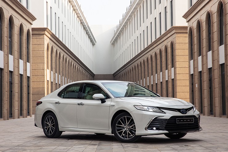 Toyota Camry bản Hybrid giá 1,5 tỷ đồng tiết kiệm nhiên liệu như thế nào? - 6