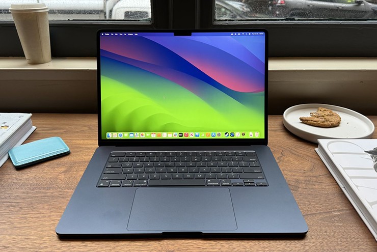 MacBook Air M3 có giá từ 27 triệu đồng.