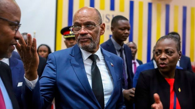 Thủ tướng Haiti Ariel Henry (giữa) trong chuyến thăm và làm việc tại Kenya mới đây